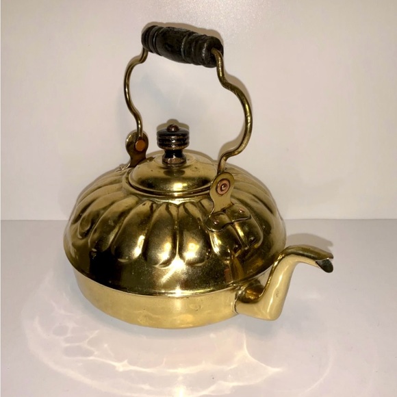 Antique Rare 1800’s Brass Tea Kettle With Wooden Handles - Picture 2 of 11